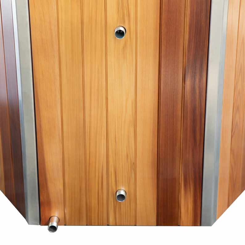 Студена вана Cedar със стъпало за достъп